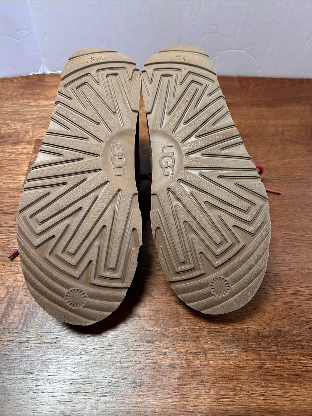 UGG Neumel Men’s 7 Boots 1017254
Waterproof Chukka Boot - Picture 7 of 9
